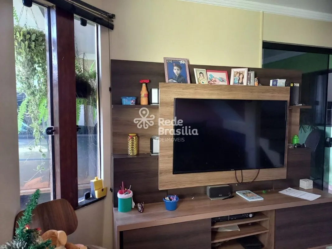 Casa no setor Oeste, Sao Sebastiao, 2 quartos, 2 banheiros, ampla sala de estar,...