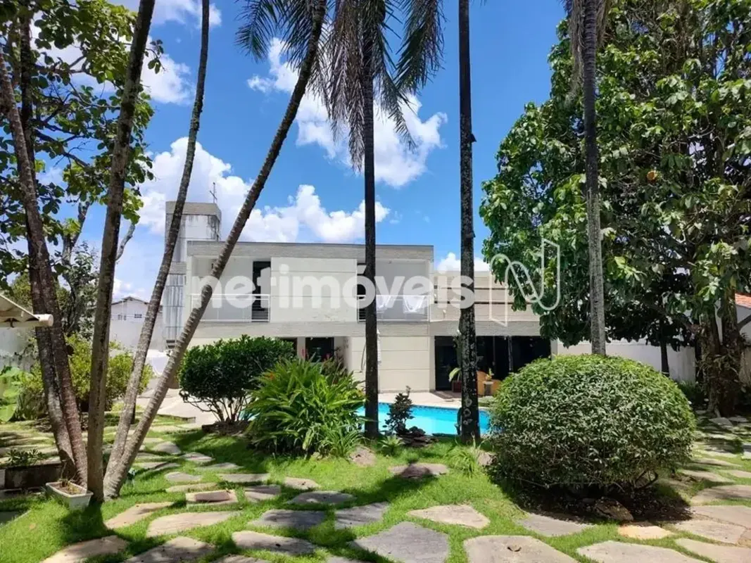 Linda casa no Qi 29 do Lago Sul São 4 quartos, sala ampla, cozinha integrada a á...