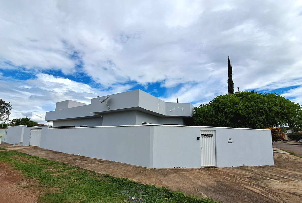 Descubra essa linda e charmosa casa no Estância Paraíso, Rua Luiz Gonzaga, no No...