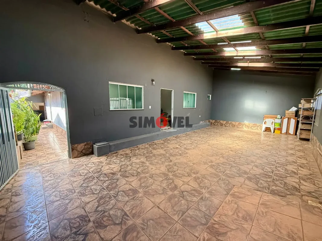 250m², 4 quartos, 2 suítes, churrasqueira, jardim de inverno - R$: 450.000 - Não...