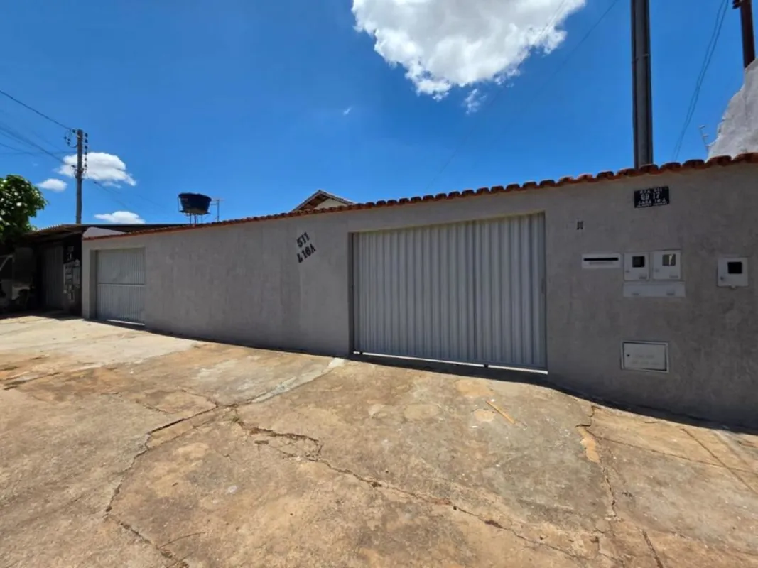 Casa a venda em Aparecida de Goiânia- 220 m² de área total- 113 m² de área const...