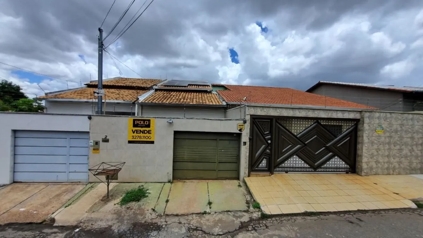 Excelente oportunidade!Vende-se uma ótima casa com 3 quartos, sendo 1 suíte, com...