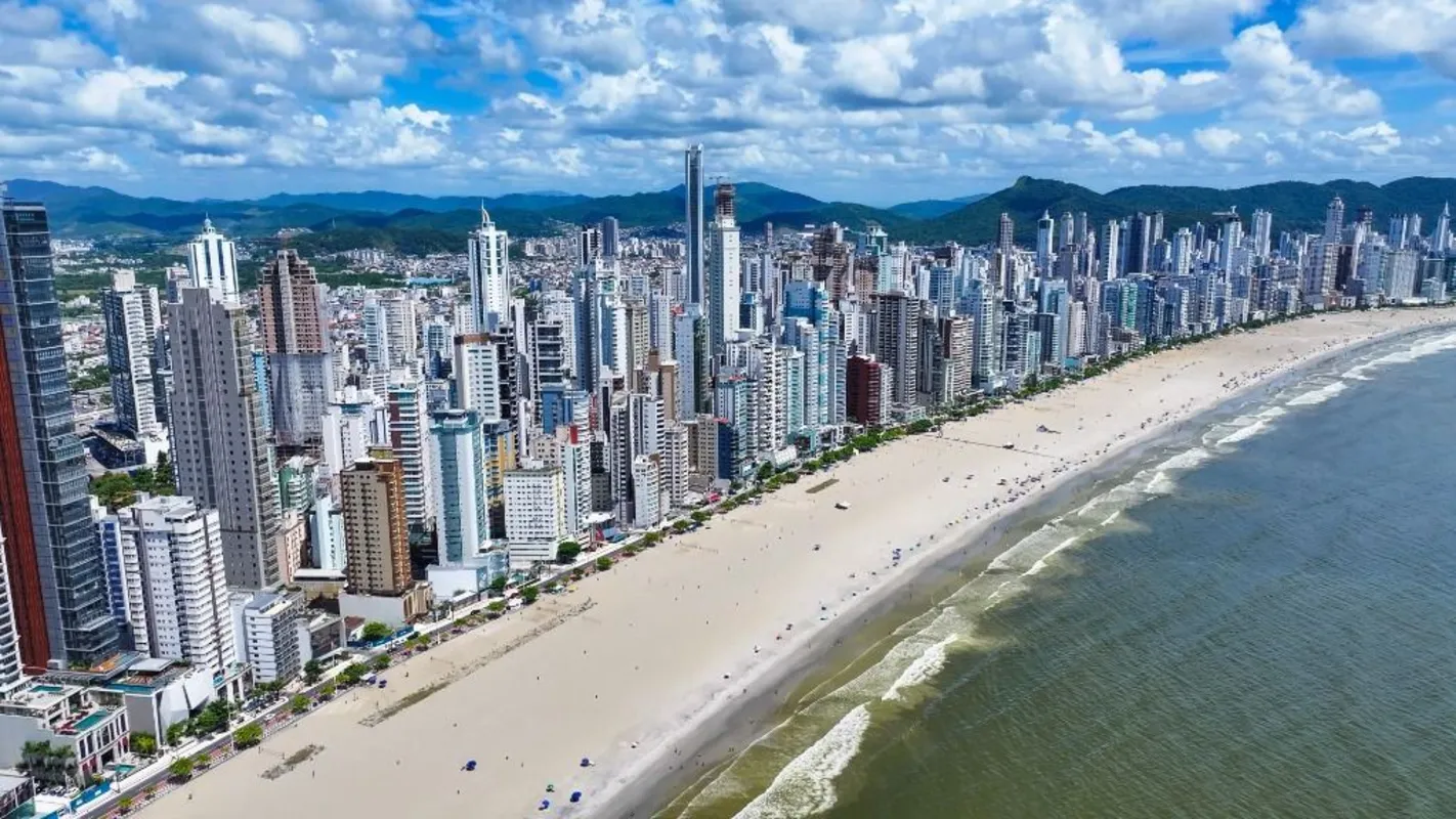 Apartamento Frente Mar Barra Sul | Balneário CamboriúApartamento localizado no E...