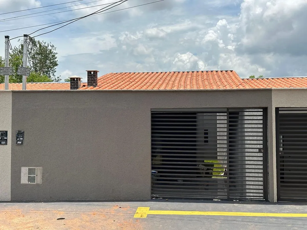 Casa no Cidade Livre, Aparecida de GoiâniaLocalização: Na linha do ônibus 2 quar...