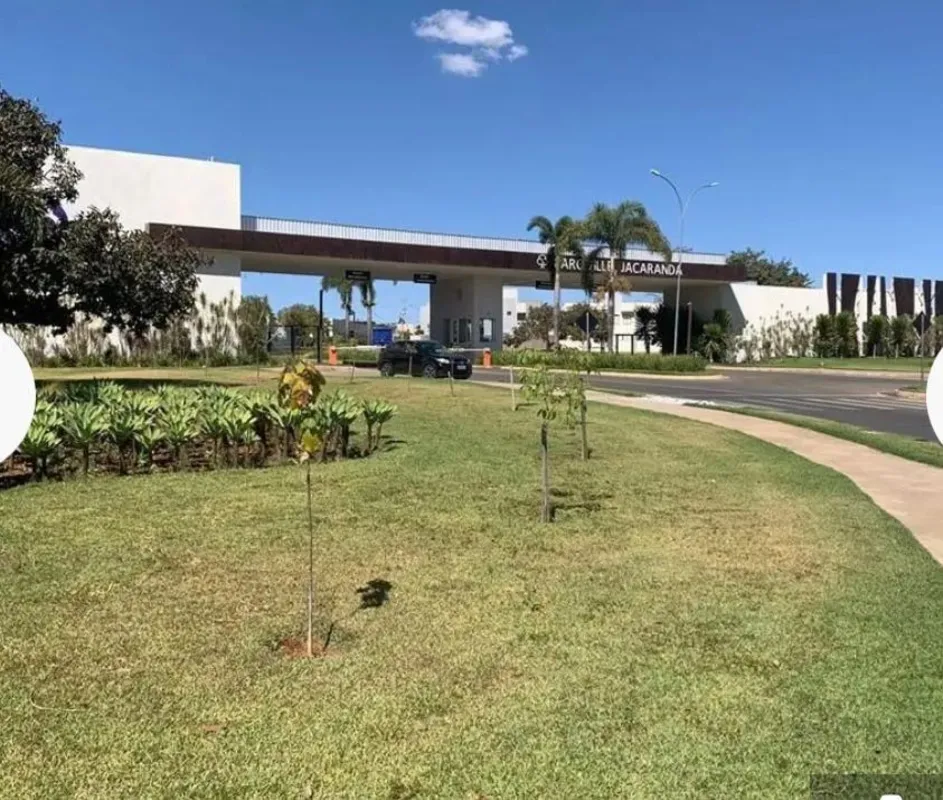 AREA DE LAZER COMPLETA COM PISCINA E QUADRA ESPORTIVA E PROXIMO DE COMERCIOS E S...