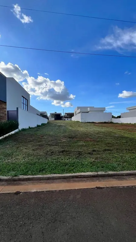 O lote em condomínio fechado no bairro Alphaville, em Anápolis, é uma excelente ...