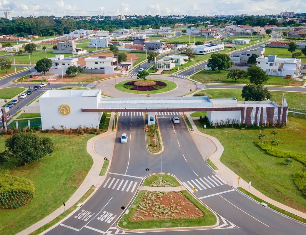 Lote de 312 m² no Parqville Jacarandá, ( Ágio R$341.923,74 / Saldo Dev. R$63.676...
