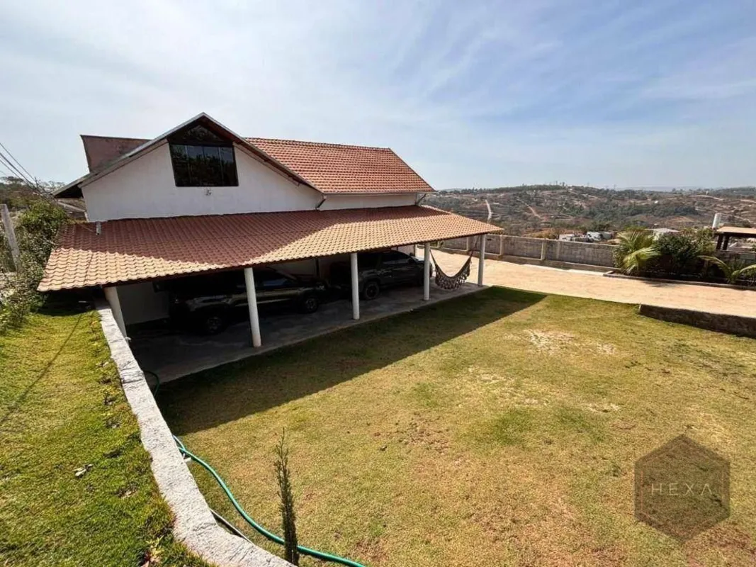 Casa exclusiva em condomínio a 10 km de AlexâniaDetalhes do imóvel:3 suítes ampl...