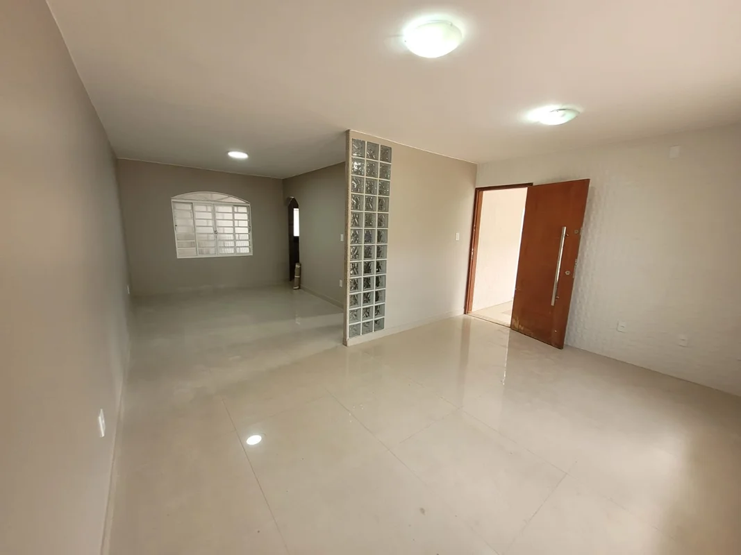 - Sobrado encontra-se alugado por R$.3.500,00- ATENÇÃO, IMÓVEL NÃO ACEITA FINANC...