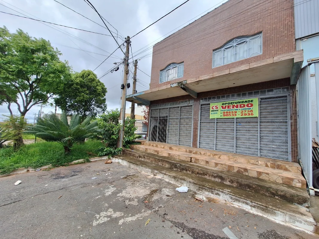 OPORTUNIDADE NA ADE 04 – CEILÂNDIA | LOTE DE ESQUINA Apresentamos um imóvel vers...