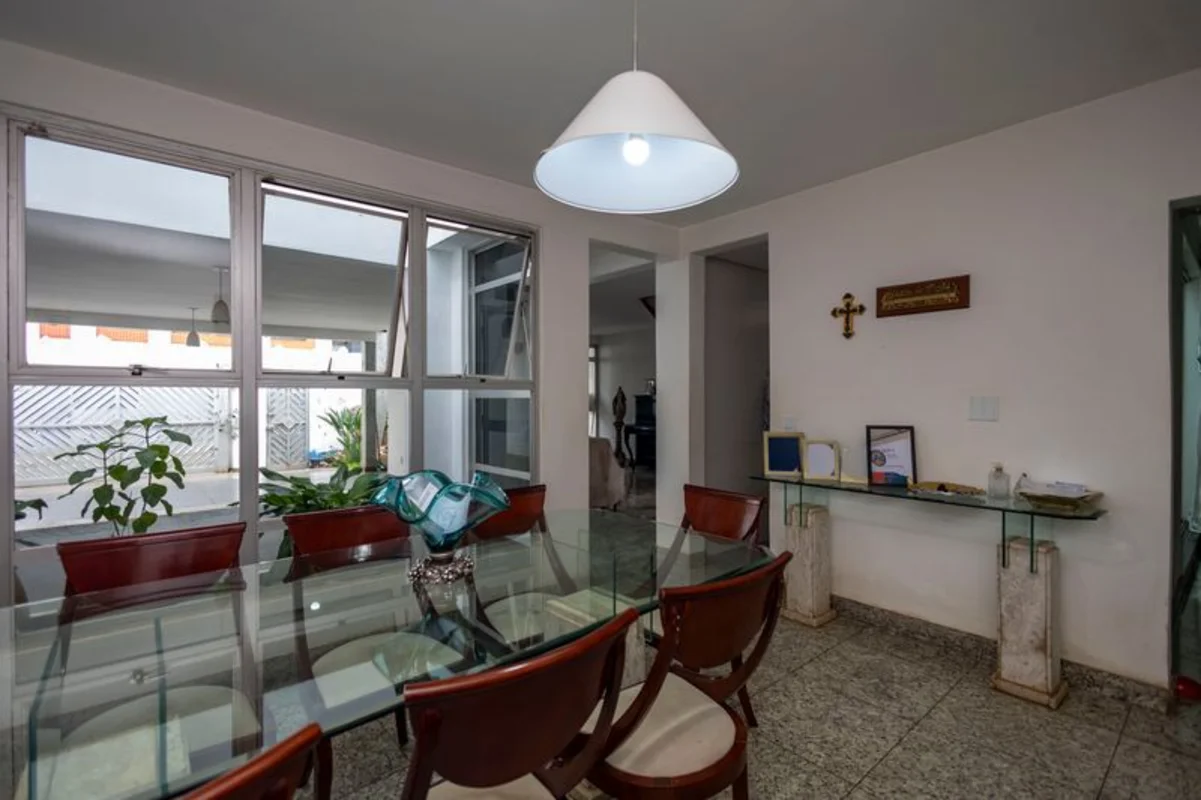 Casa Comercial ou Residencial | Taguatinga – Próx. Pistão SulImóvel versátil, id...