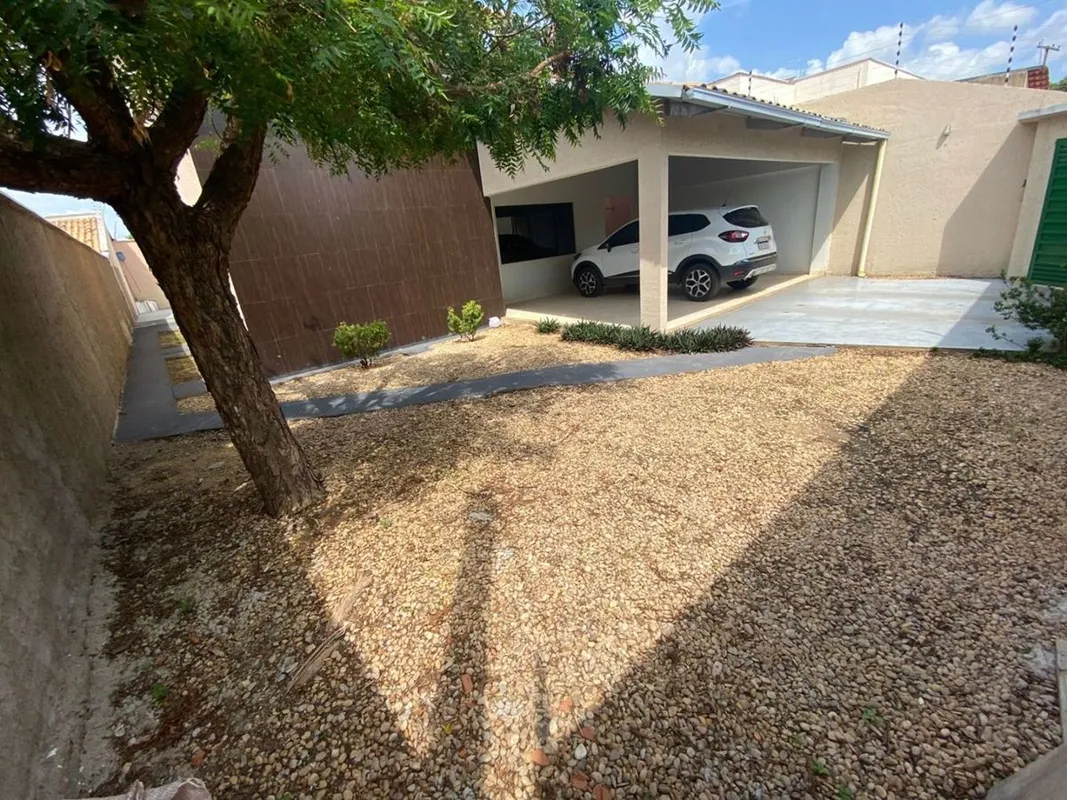 Conforto, espaço e lazer em um só lugar.Casa com garagem para 3 carros, 3 quarto...