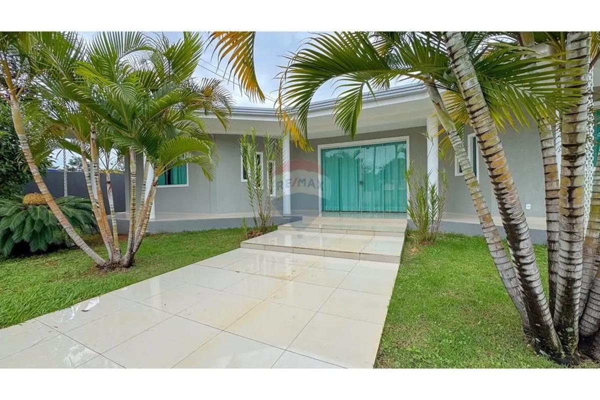 Agende agora mesmo uma visita! A casa é composta por: - 3 quartos sendo uma suít...