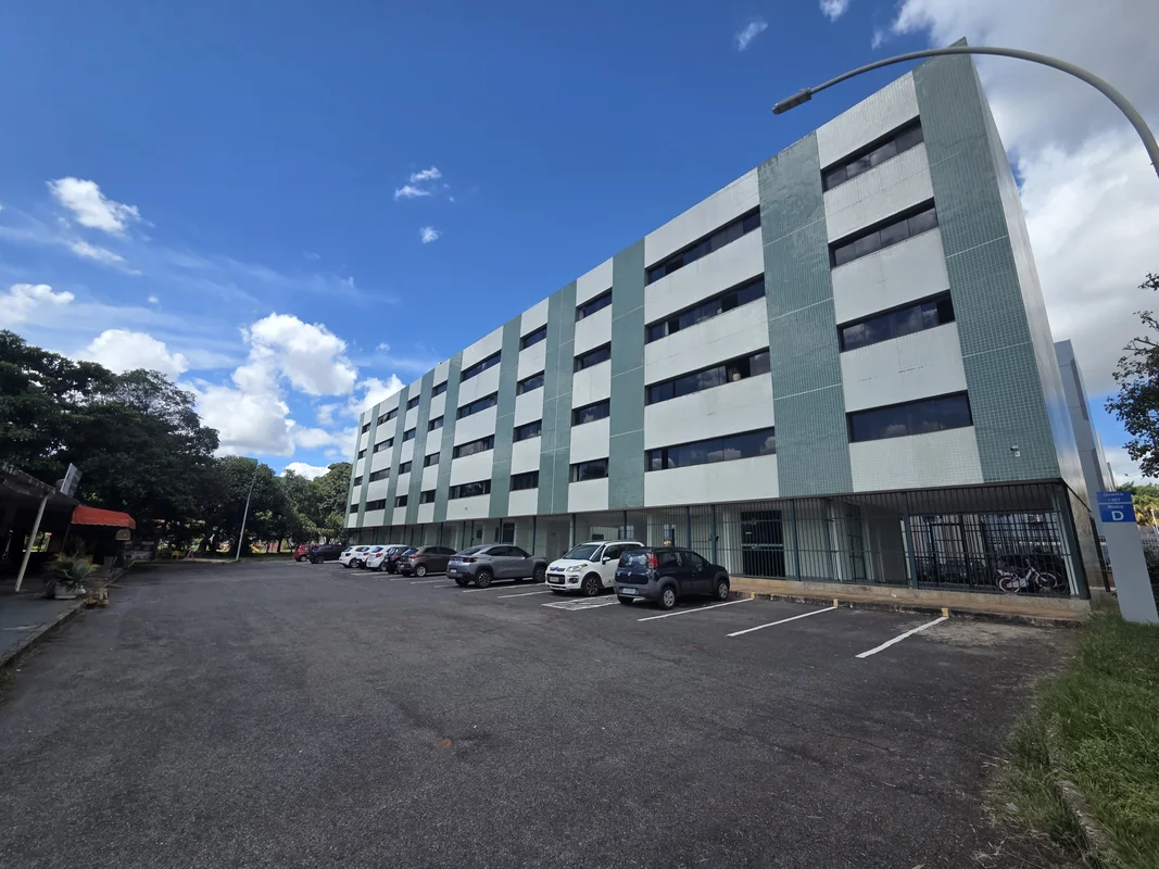 Apartamento vazado, andar alto, vista totalmente livre e bloco reformado — tudo ...