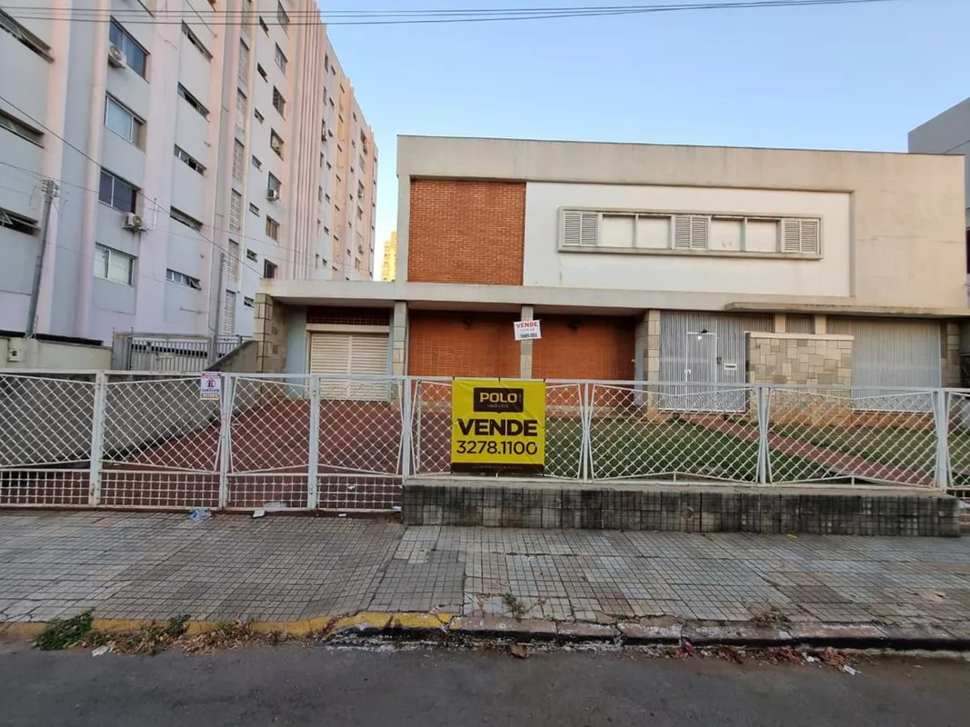 Edifício comercial com 2 pavimentos no Setor Sul com 318 m2 em terreno com 1170 ...