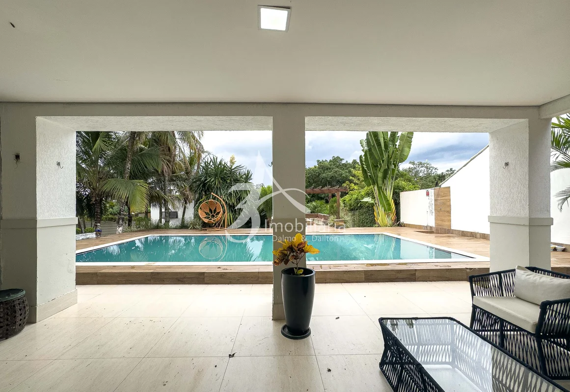 QL 26 – Lago Sul!Casa térrea sofisticada, nascente, com vista livre.Encante-se c...