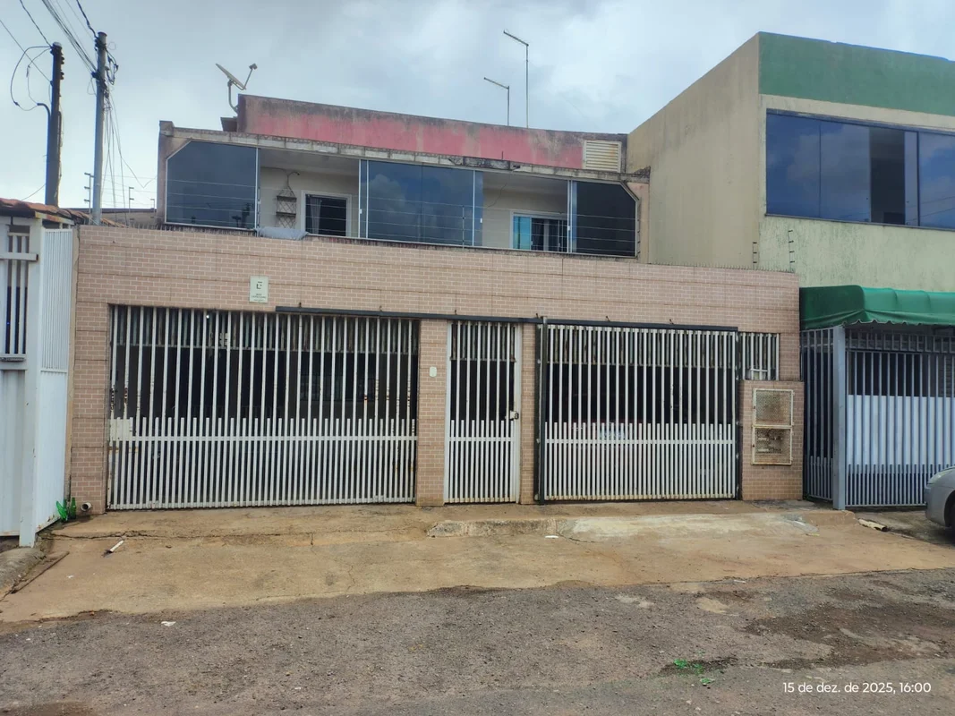 ?? VENDO SOBRADO COM 2 APARTAMENTOS INDEPENDENTES?? QNR 01 – Conjunto A – Ceilân...