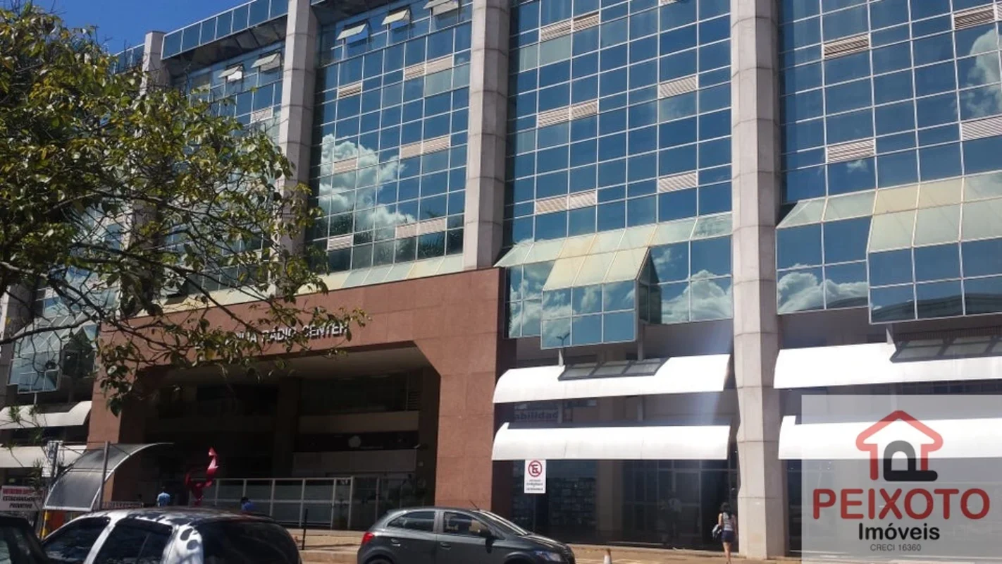 Oportunidade imperdível: Sala comercial, toda reformada, vista livre, no Edifíci...