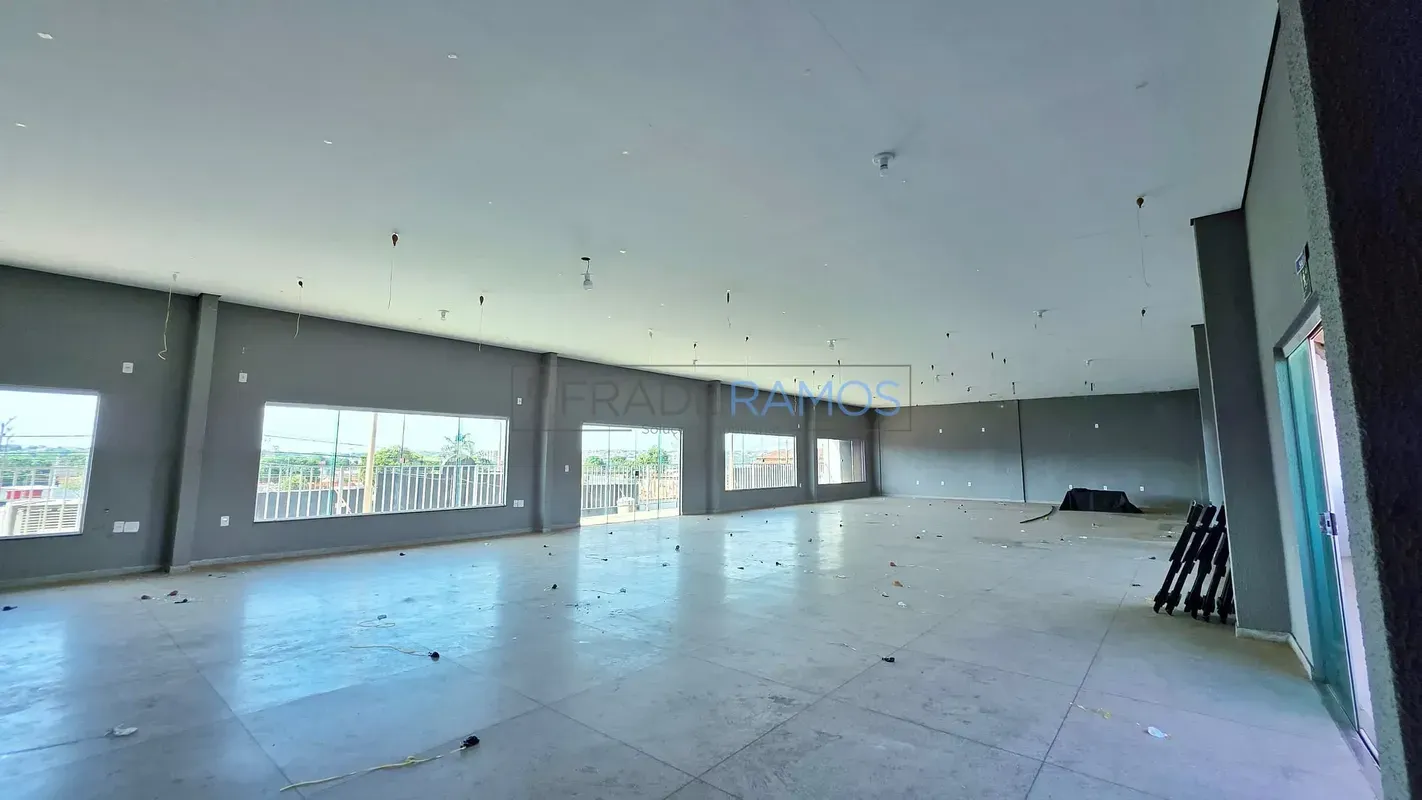 Sala Comercial Ampla para Alugar com 285m² - piso superior Setor Cândida de Mora...