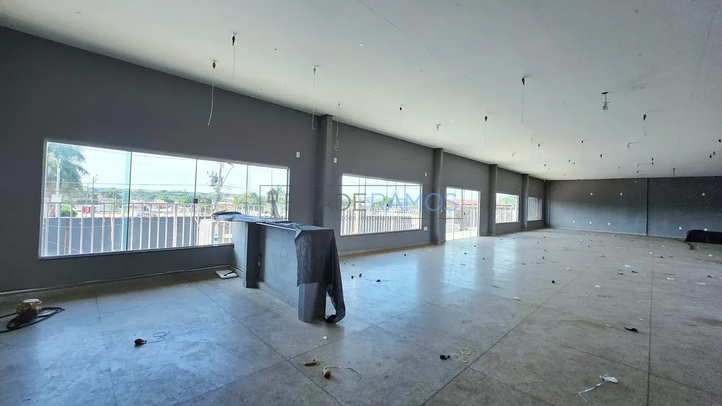 Sala Comercial Ampla para Alugar com 285m² - piso superior Setor Cândida de Mora...