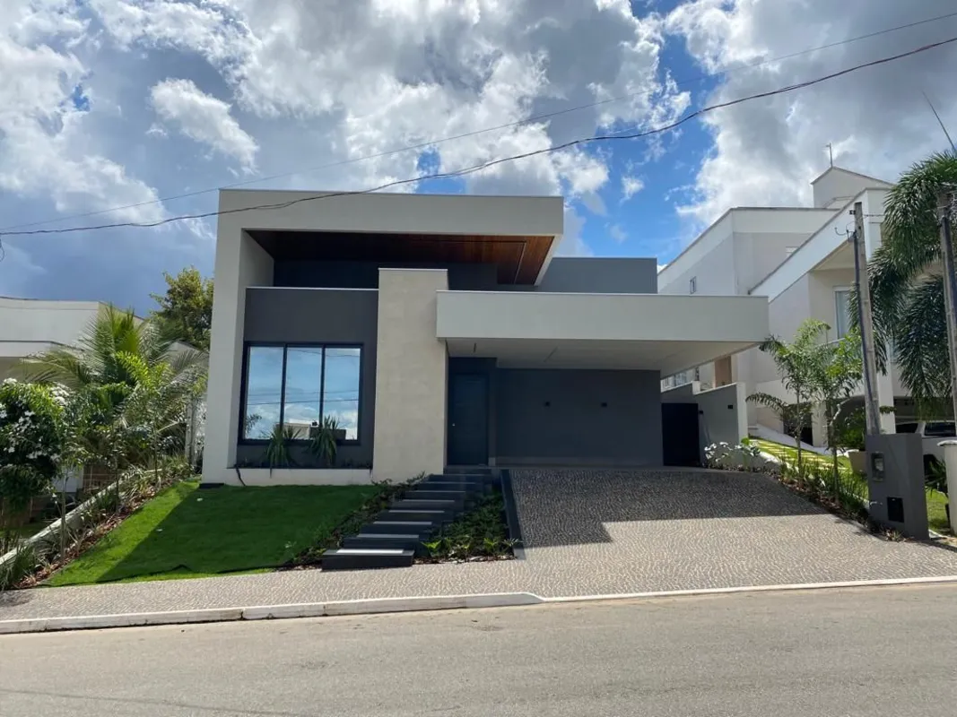 Ao adentrar esta residência exclusiva de 215 m², você é recebido por um ambiente...