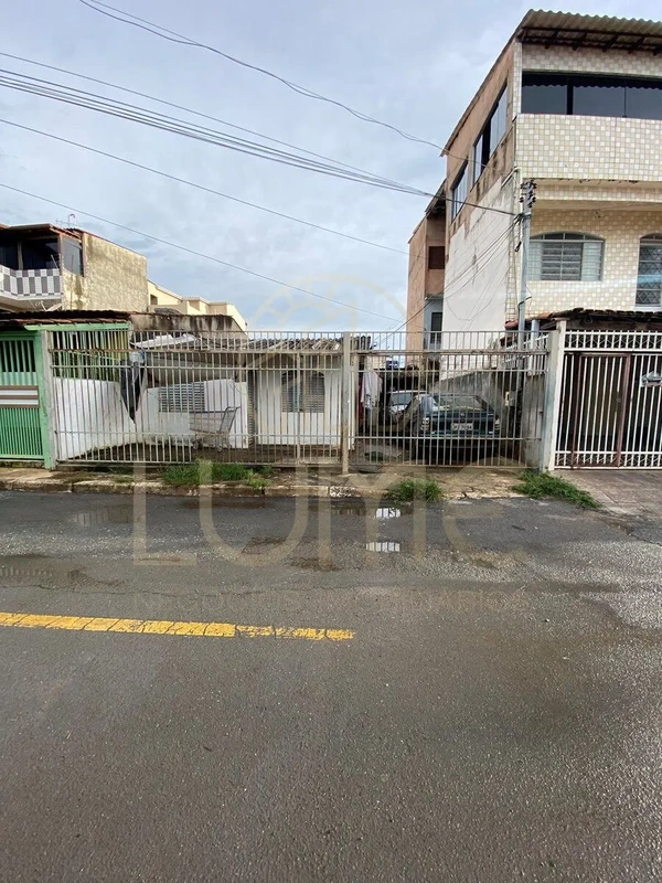 Oportunidade Imperdível na Candangolândia — Quadra 2, Conjunto D!Se você busca i...