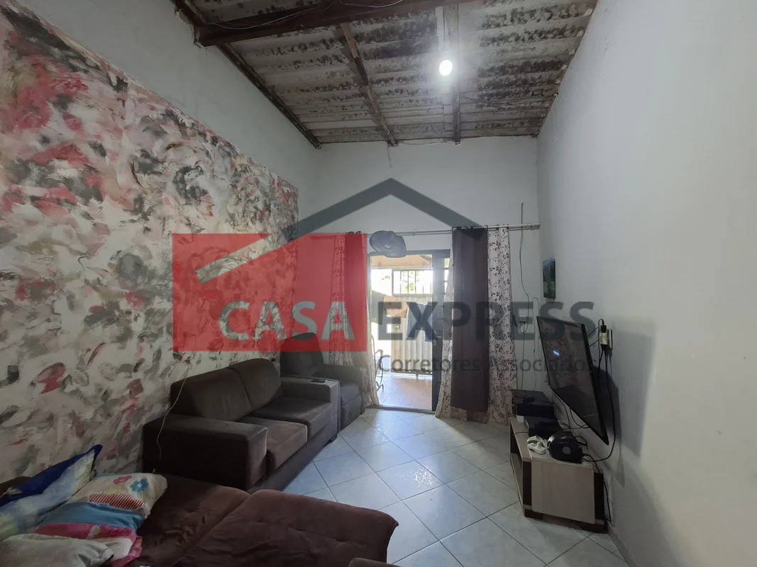 Casa Térrea!!Casa Principal:- 2 quartos;- Sala;- Cozinha;- Banheiro;Kit- Sala;- ...