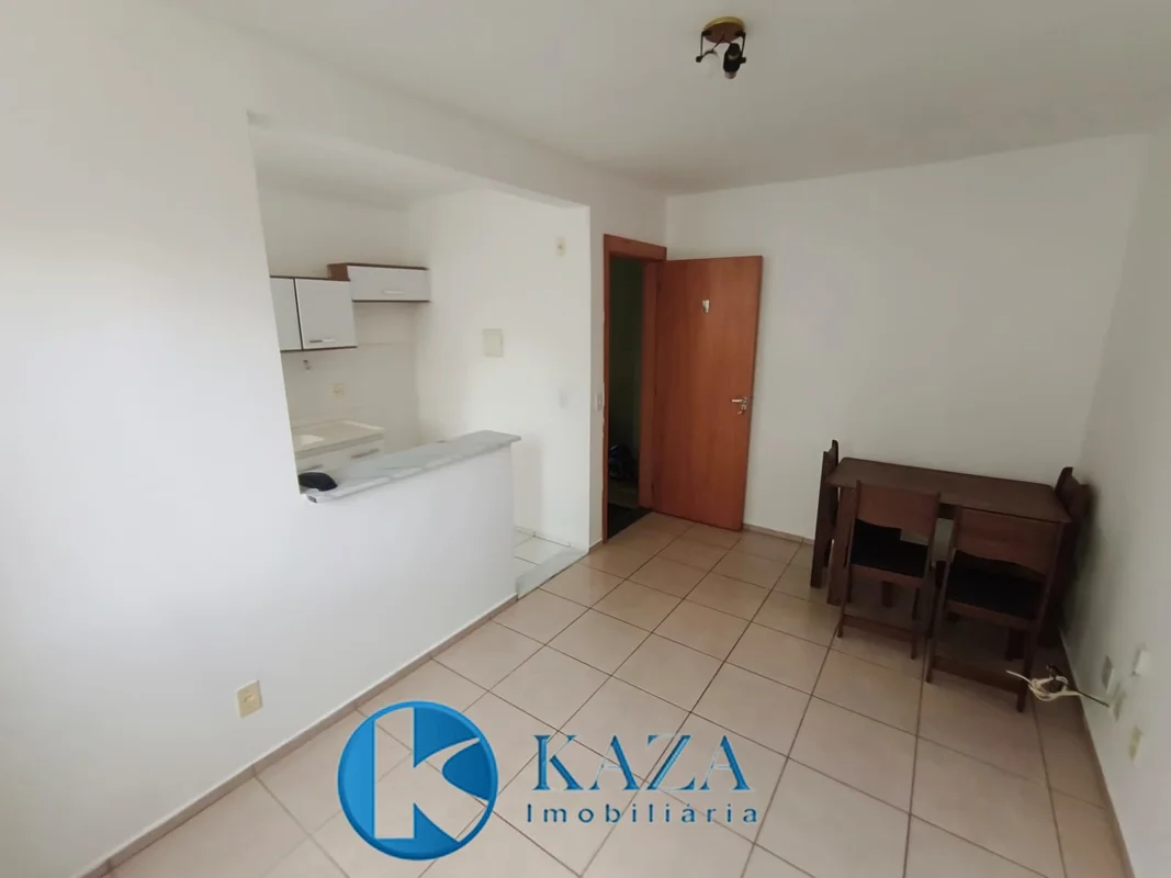 Apartamento de 02 quartos, bem iluminado e arejado, recém pintado, sala, cozinha...