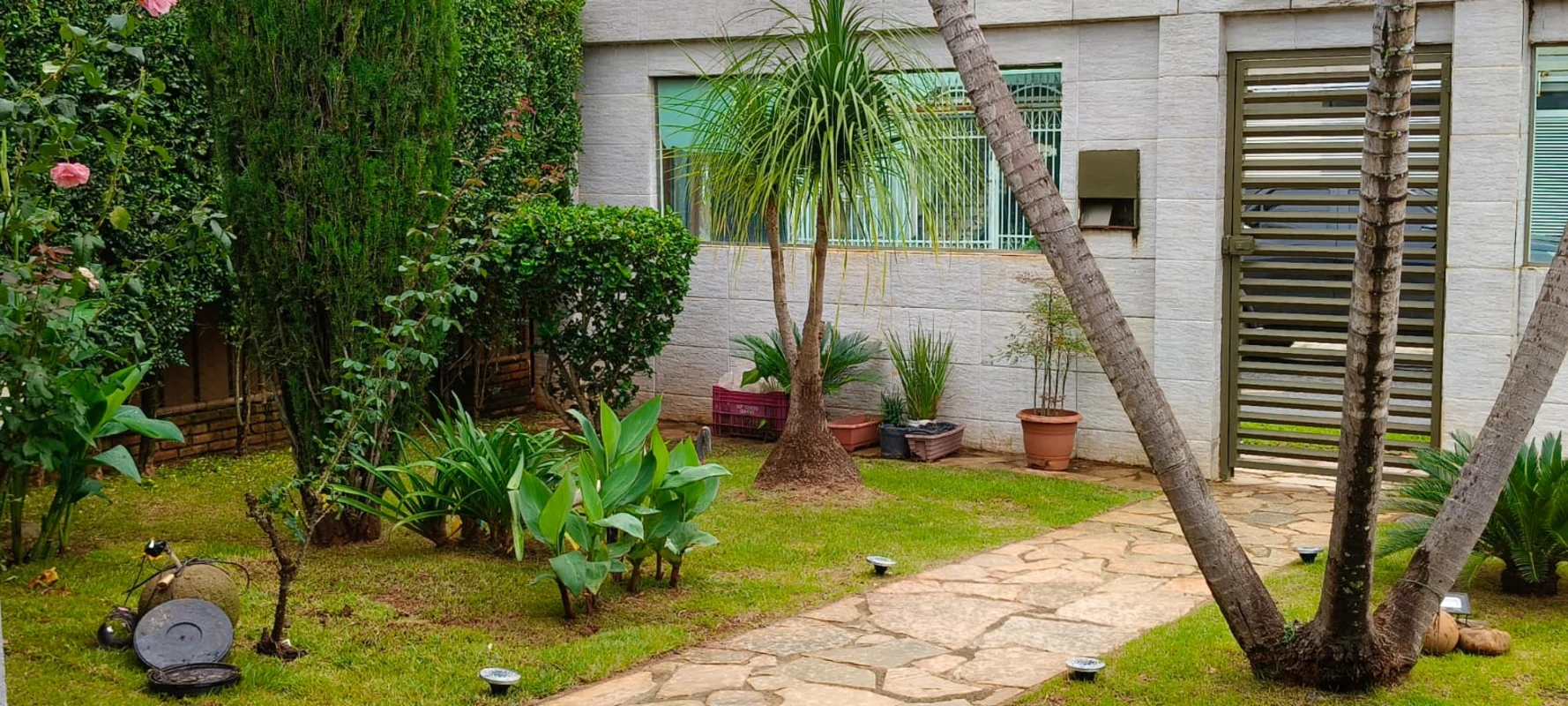 OPORTUNIDADE LINDA CASA SANTOS DUMOND03 QUARTOS SENDO UM COM SUÍTE02 BANHEIROSSA...