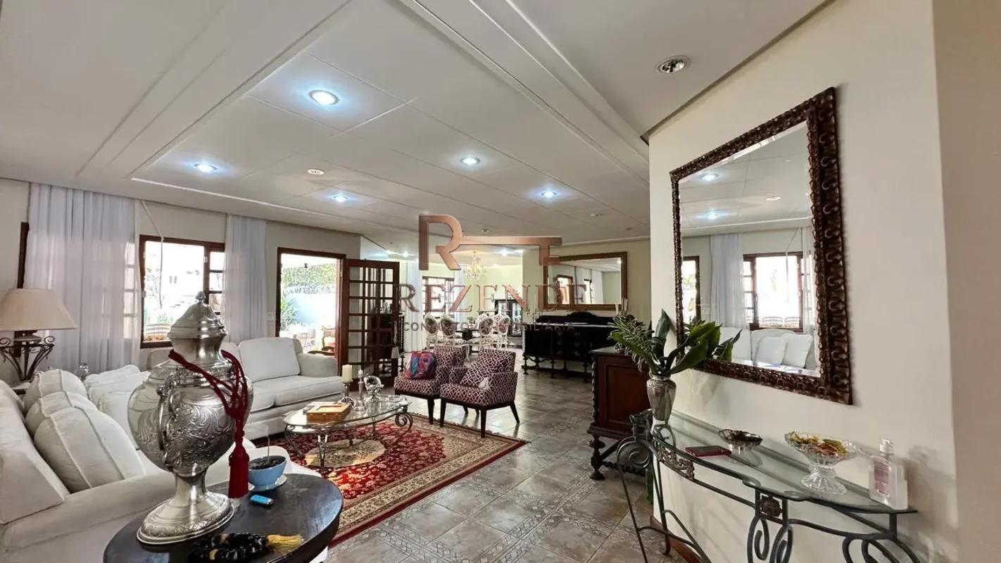 CASA FUNCIONAL NO TÉRREO COM AMBIENTES AMPLOS, AREJADOS E COM ILUMINAÇÃO NATURAL...