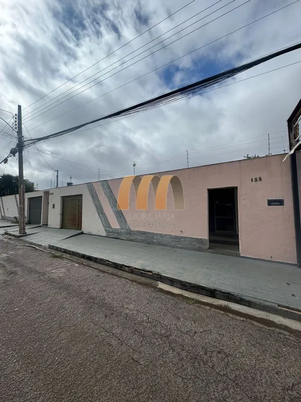 Sala comercial com 60m²m 01 banheiro, copa e 02 salas. 23/12/25