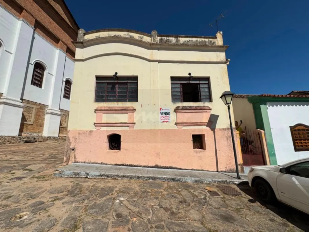 Sobrado á venda com área total 222,43m², localizada na Praça Dr. Tasso de Camarg...