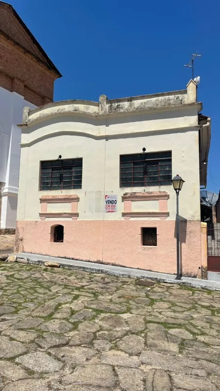 Sobrado á venda com área total 222,43m², localizada na Praça Dr. Tasso de Camarg...