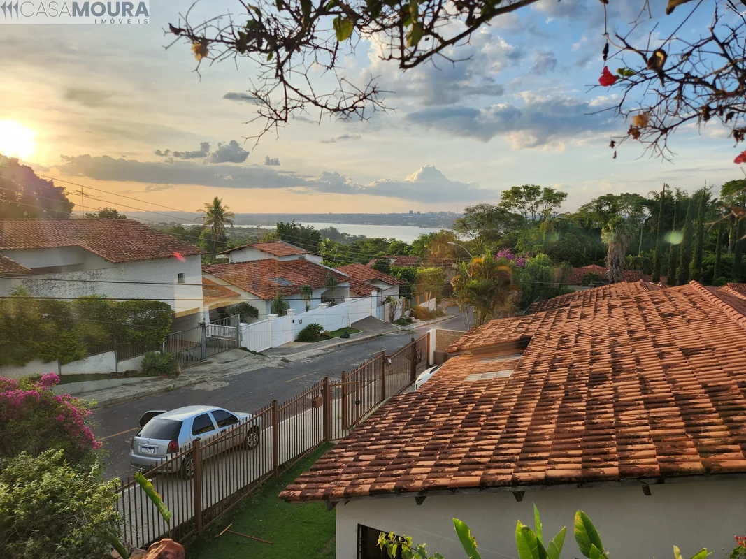Linda casa térrea, edificada em um terreno de 800m² + 400m² de área verde, 460,9...