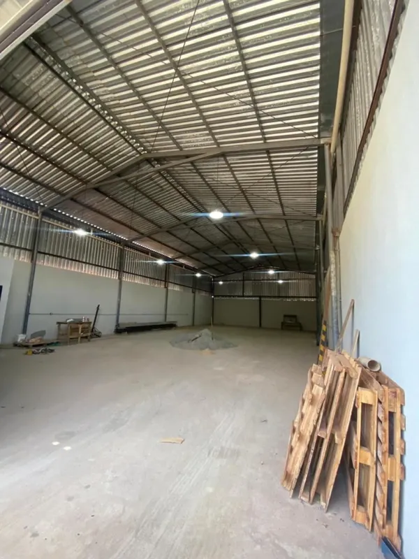 Galpão Av. Nadra Bufaical, 360m², para locação, Setor Faiçalville. Detalhes do i...