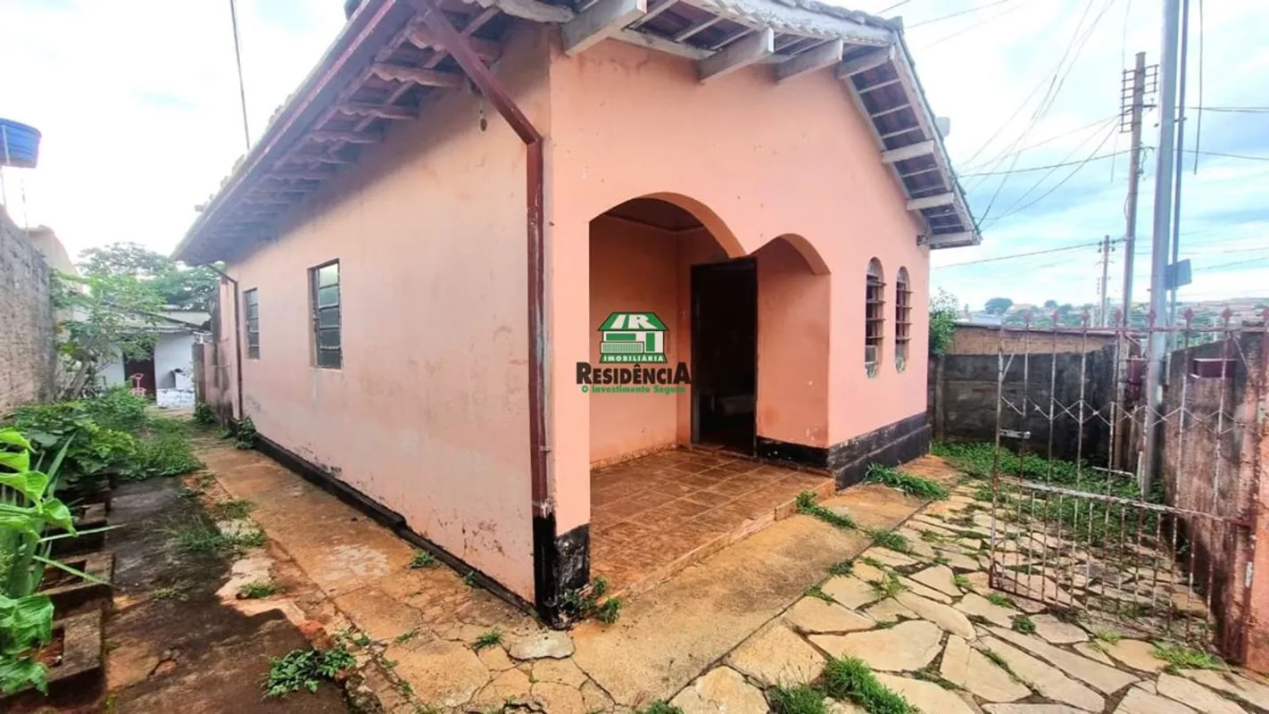 Casa com 2 quartos 1 banheiroSalaCozinhaÁrea de serviço Quintal Garagem para 1 c...