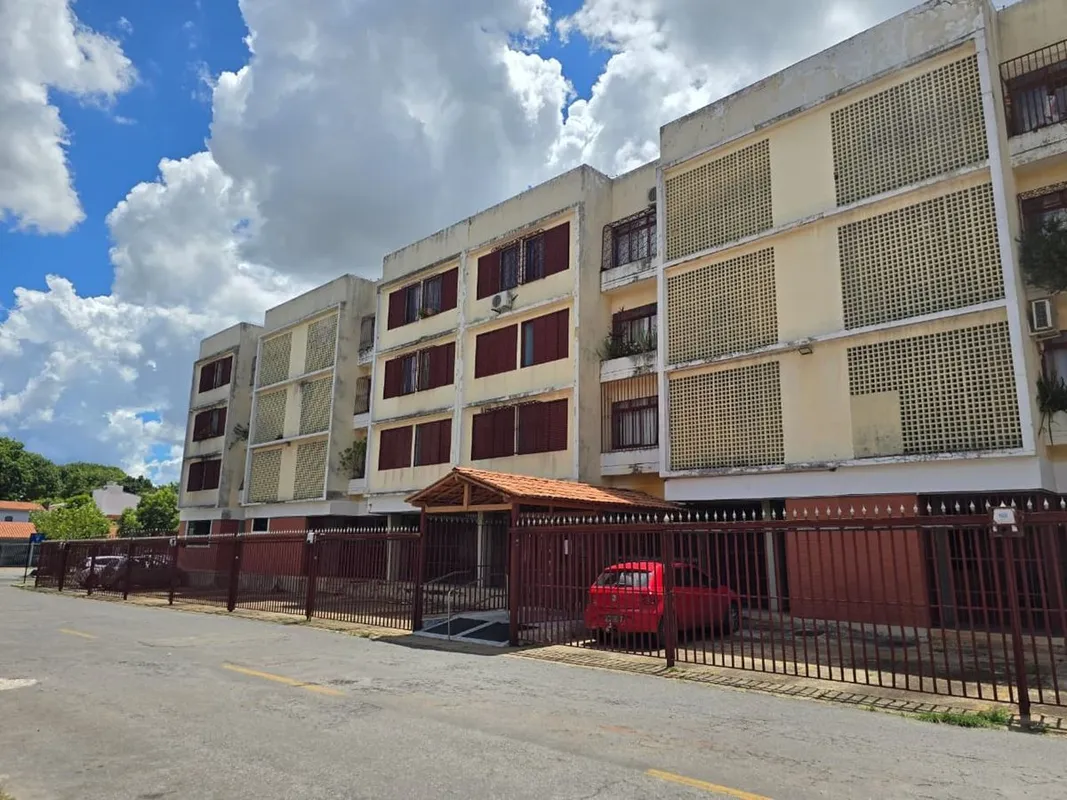 Apartamento 2 Quartos com Armários e 2 Vagas de GaragemImóvel bem distribuído, c...
