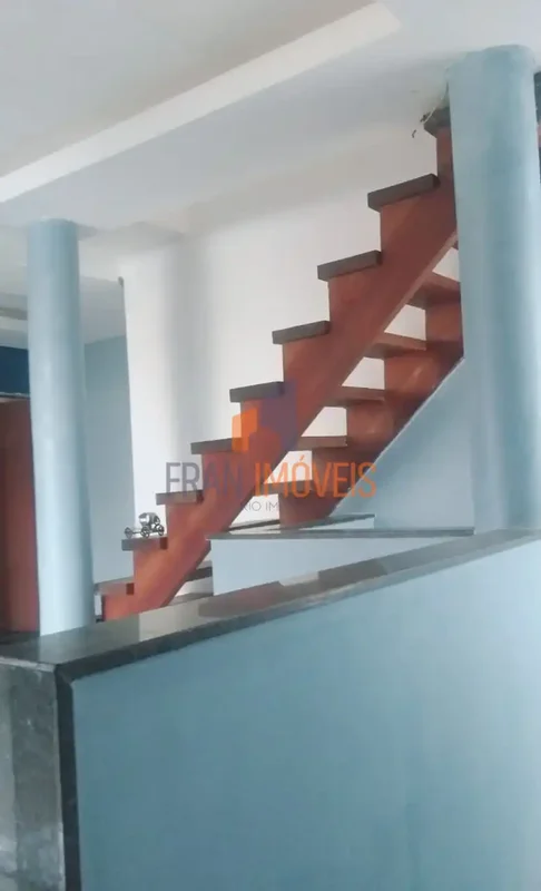 Descubra um sobrado acolhedor no Condomínio Novo Horizonte, localizado na RODOVI...