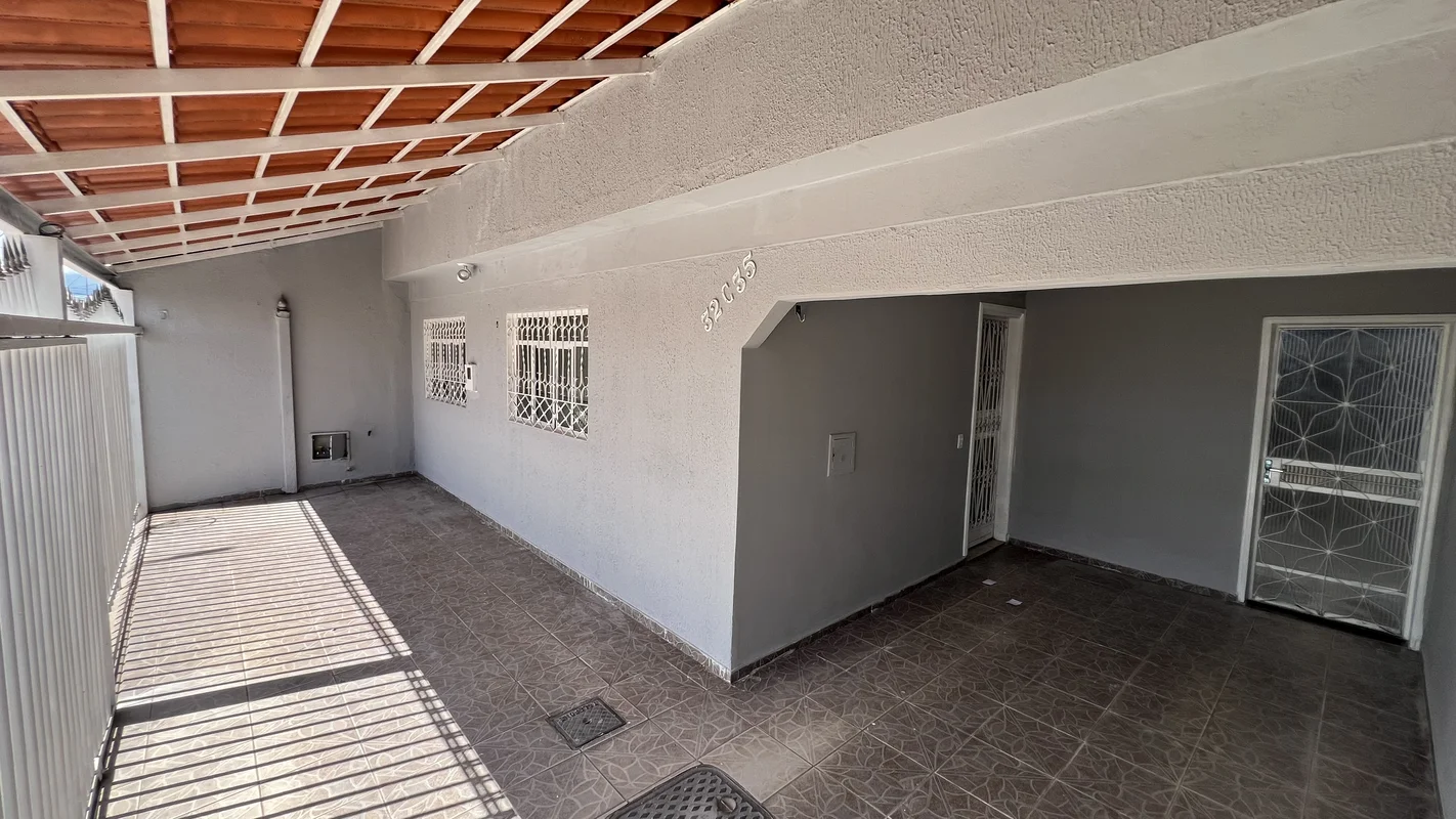 Excelente Casa a venda de 03 quartos, sendo um nos fundos, Desocupado…Casa à ven...