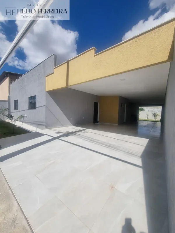 Em um lote de 410m² se encontra essa excelente casa com 4 quartos (sendo 3 suíte...
