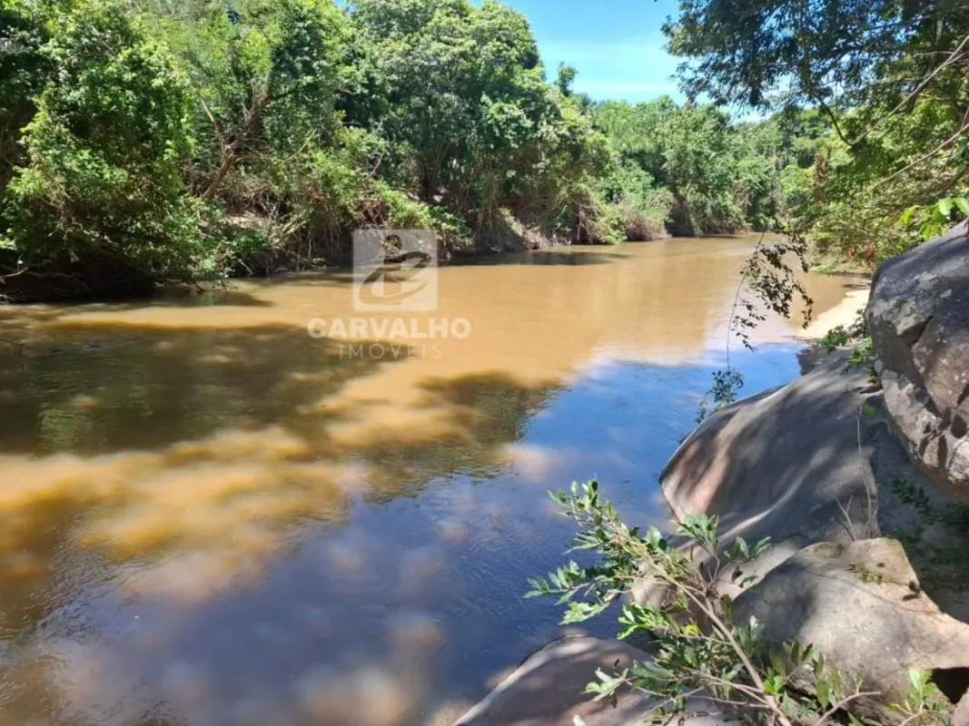 Fazenda em Faina -GOCód. 87745 alqueires As margens do Rio do Peixe IIA 17 km da...