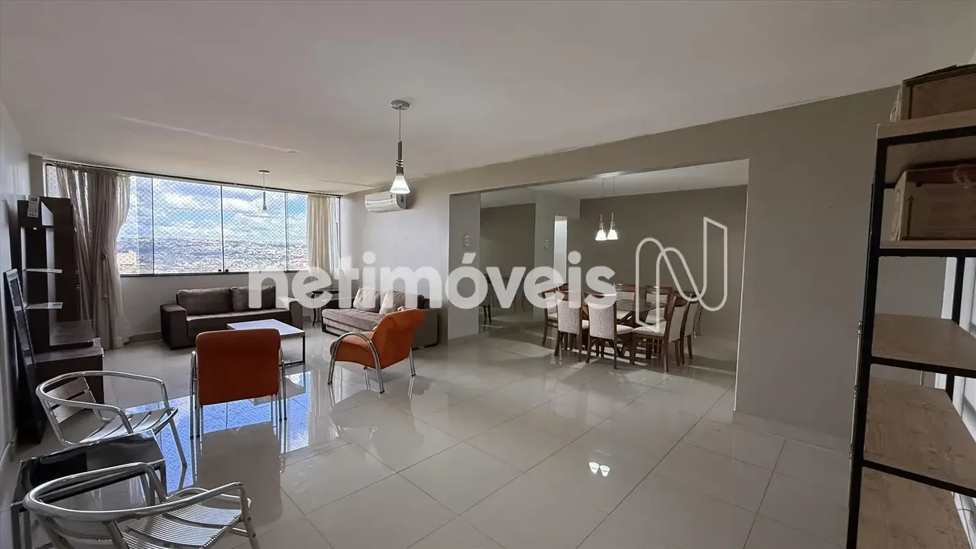 Apartamento amplo de 156m², localizado em Águas Claras, em prédio reformado e co...