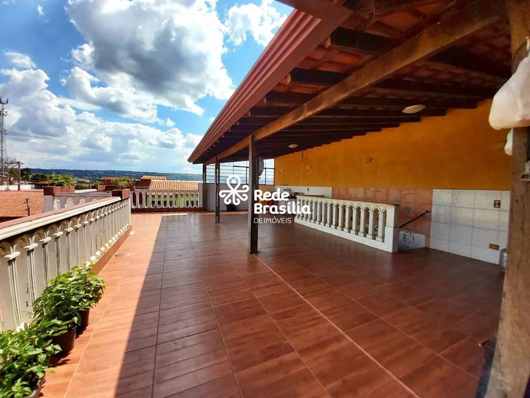 Sobradinho 2. Residência de 3 Pavimentos com Varanda Gourmet e Vista PanorâmicaA...