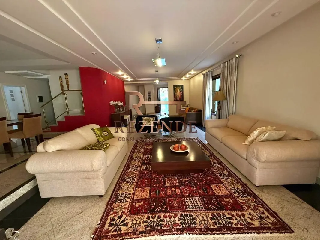 CASA Á VENDA NA QI DO LAGO NORTE COMPOSIÇÃO:* 5 quartos, sendo 4 suítes espaçosa...