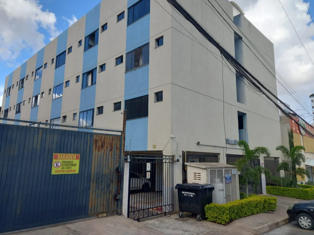 Apartamento de um quarto, sala, cozinha, banheiro e área de serviço. Piso cerâmi...