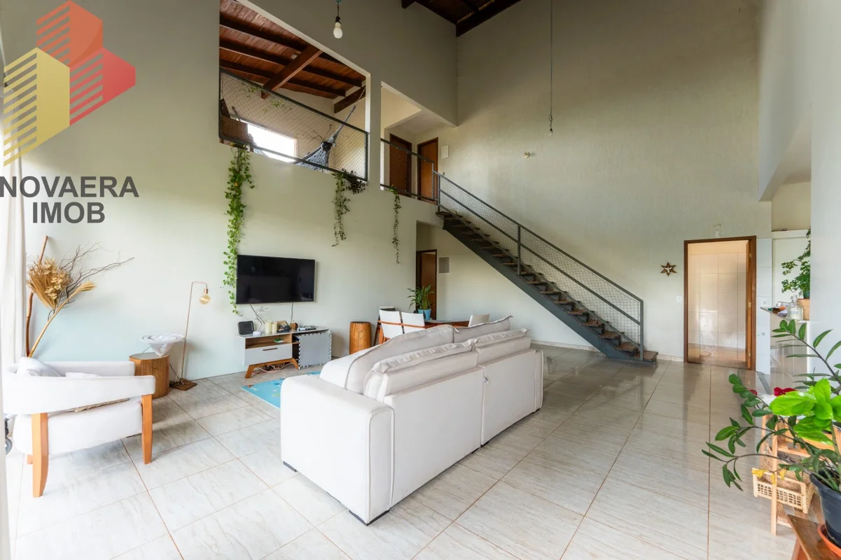 Excelente casa está localizada no Condomínio Solar da Serra que fica dentro do C...
