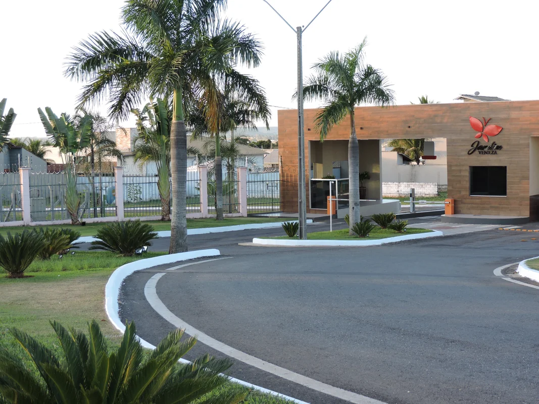 Ótimo sobrado no RESIDENCIAL JARDIM VENEZA, em SENADOR CANEDO, GO. Localizado às...