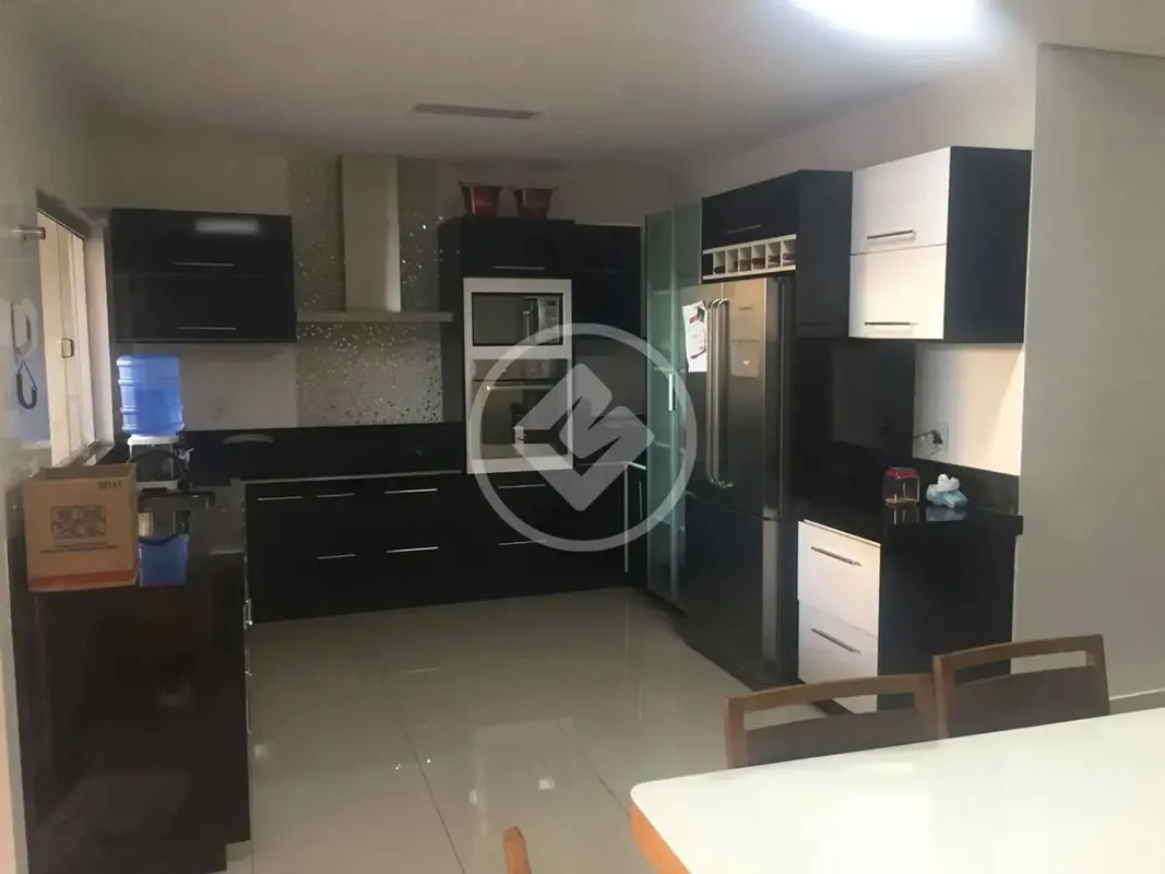 SOBRADO ÓTIMA LOCALIZAÇÃO Residencial sonho verde lote de 300 mtrs sendo 251m de...