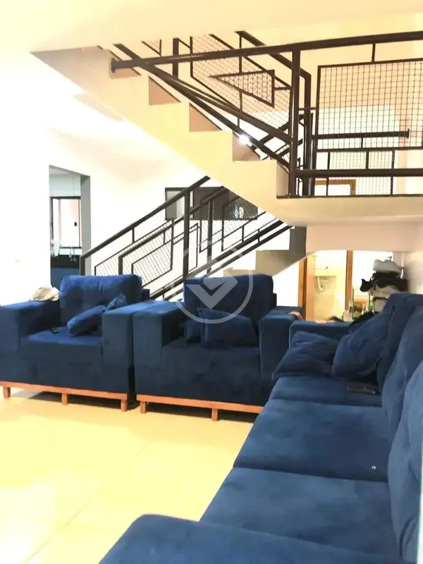 Sobrado com 4 quartos sendo 1 suite no jardim presidente em goianiaExcelente sob...