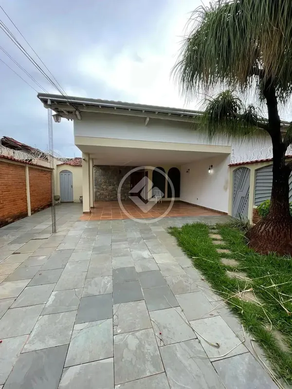 ? CASA TÉRREA SETOR COIMBRA Qd. 18 Lt. 04?? Rua 257 n° 36, Setor Coimbra ?? Área...